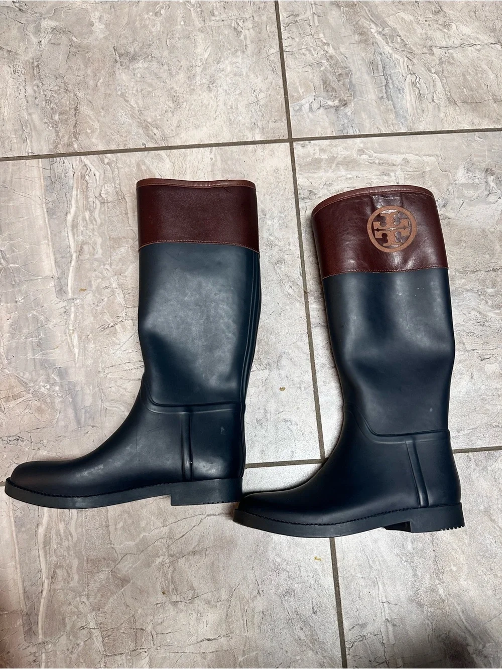 Tory Burch Diana Classic Tall Rubber Rain Boots Size 8 Logo Black Brown logo